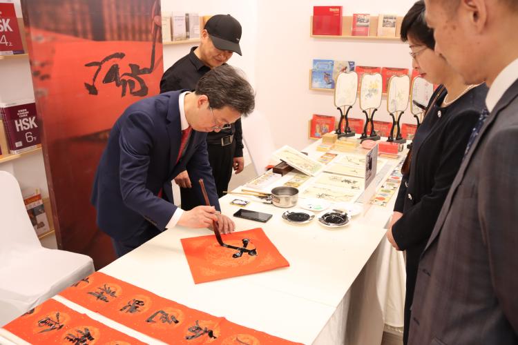 The United Nations Economic Commission for Africa (UNECA) and the Mission of the People’s Republic of China to the African Union jointly celebrated the Spring Festival at the newly renovated Knowledge Management Services Section (KMSS) Library space