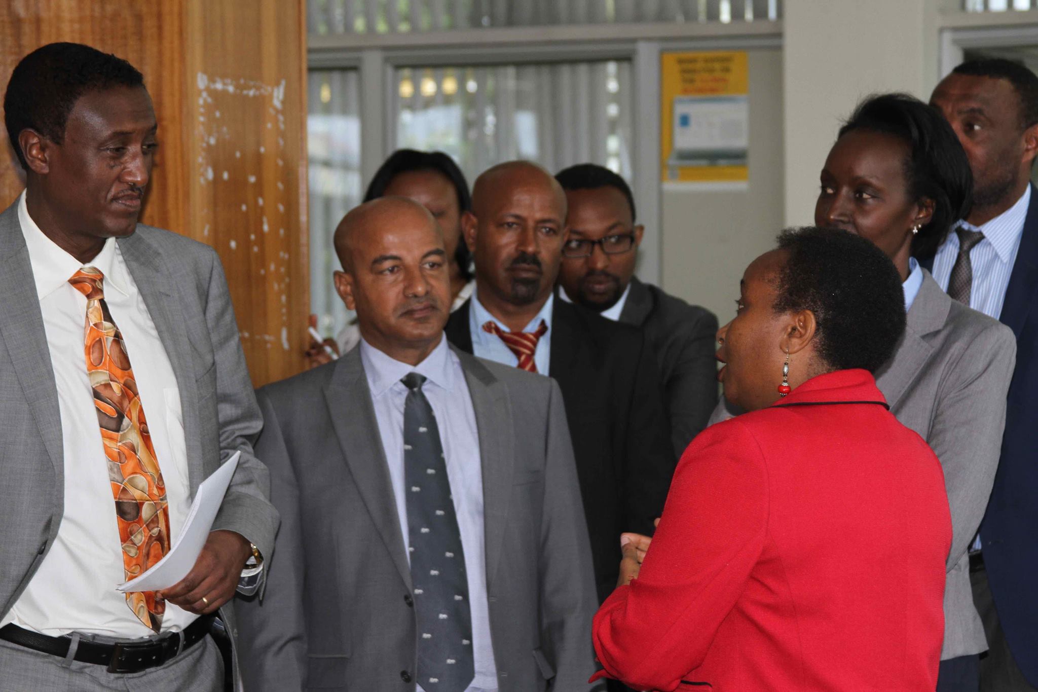 ACCESS TO ECA KNOWLEDGE: Chief of Knowledge and Library Services Section Irene Onyancha receiving guests from Hawassa University. Photo © UNECA