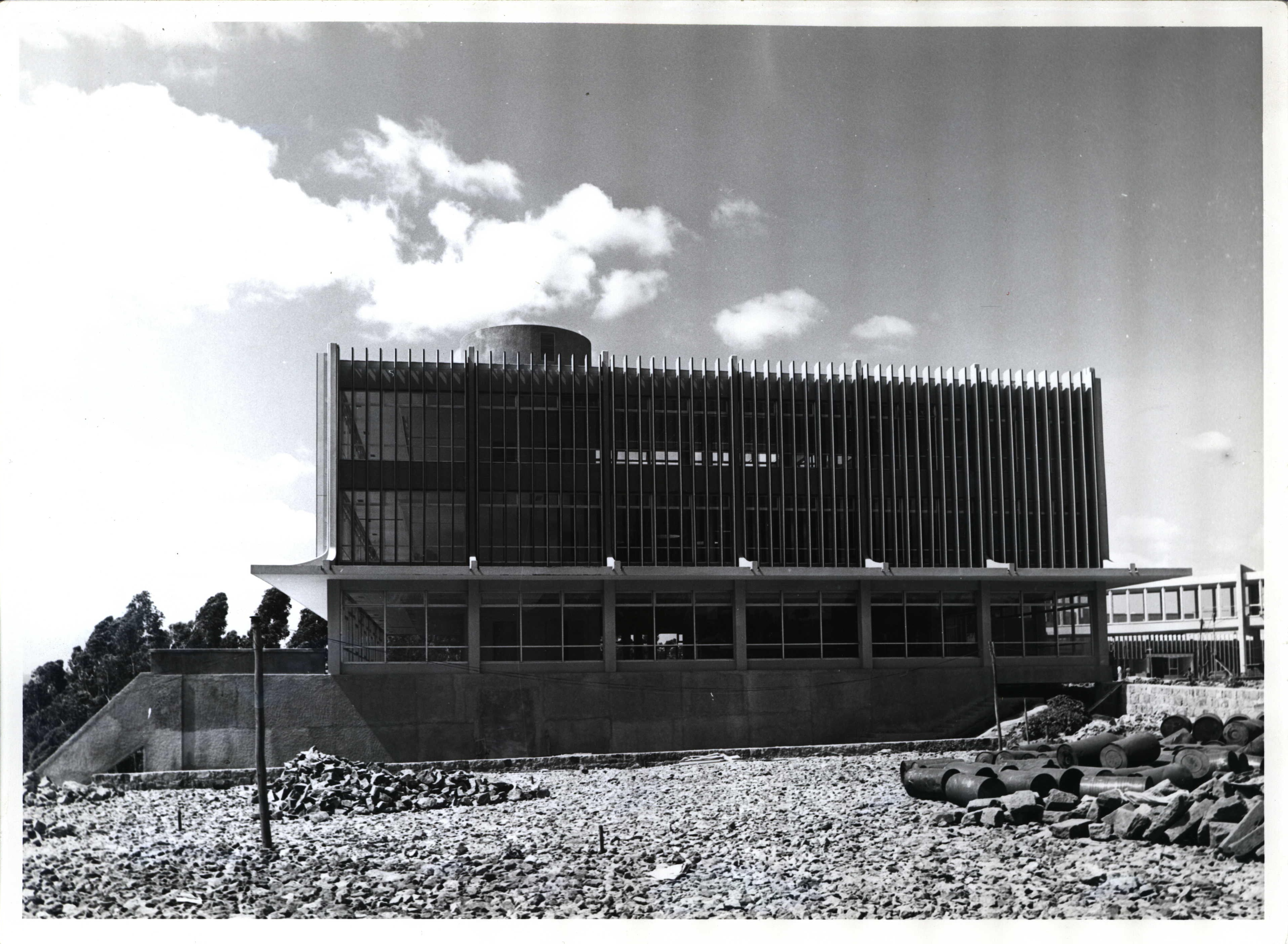 ECA Library in its early years. The Library has morphed from basic library services into a modern knowledge centre in the twenty-first century, ensuring that its users have reliable access to high-quality information resources and knowledge services. Photo © ECA