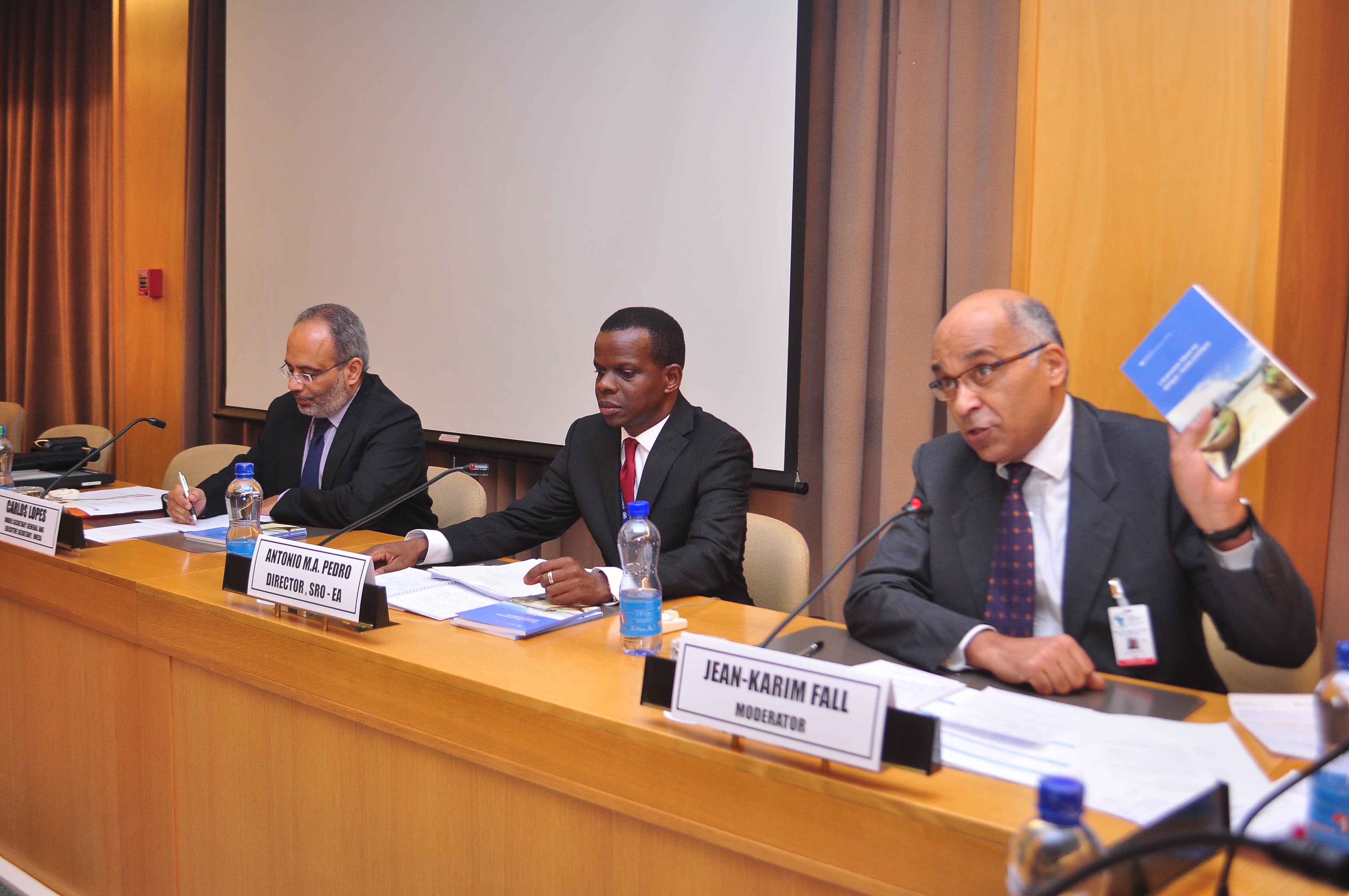 Launch of the Blue Economy Policy Handbook for Africa in Addis Ababa, 3 April 2016. Seen from left to right: former ECA Executive Secretary, Carlos Lopes; Director of the Subregional Office for East Africa, Antonio M.A. Pedr;o and the late veteran Franco- Senegalese journalist, Jean-Karim Fall. Photo © ECA
