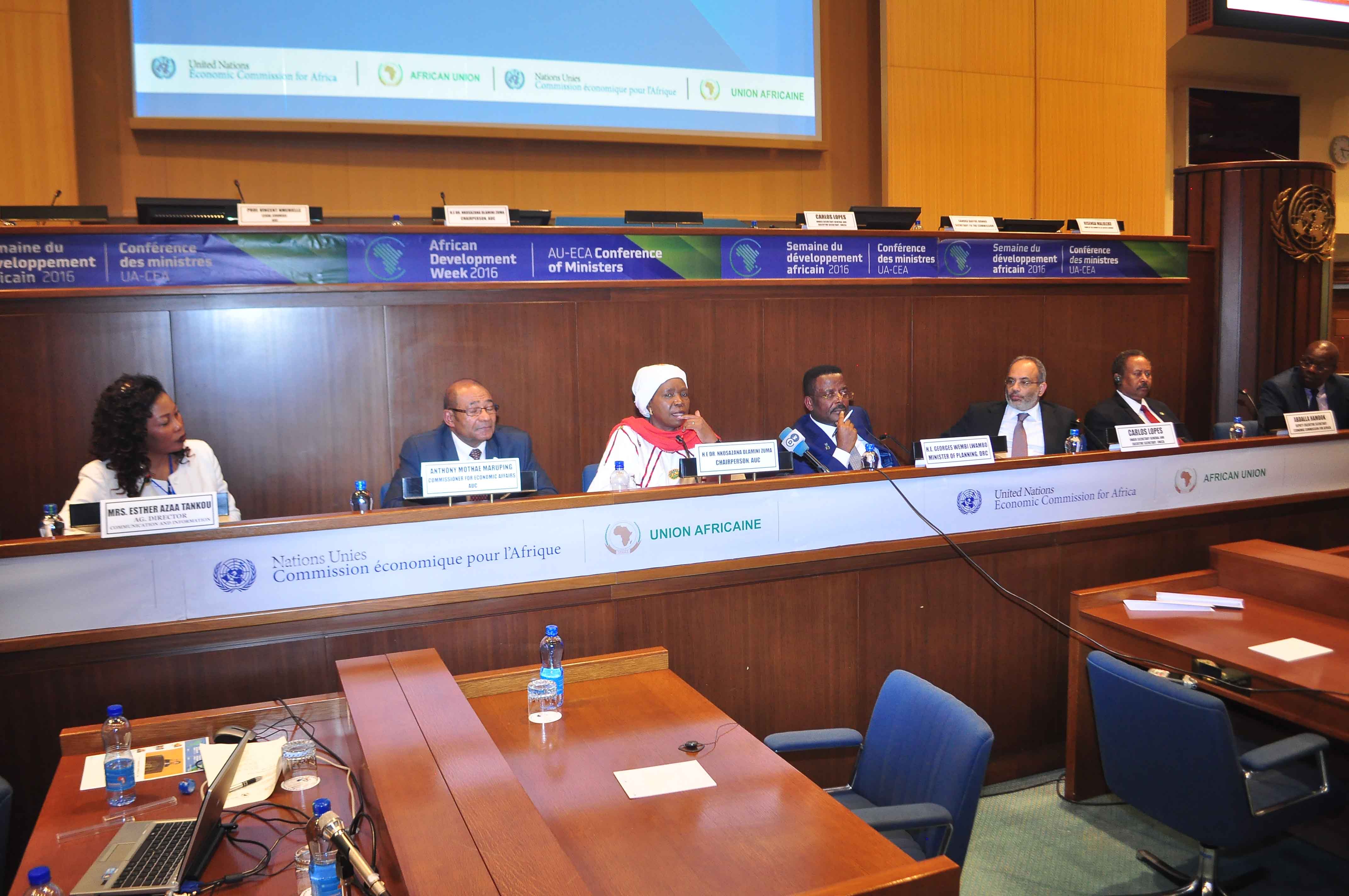 Press conference at the closing of the 2016 Conference of Minister, Addis Ababa, 5 April 2016. A resolution was passed at the Conference, following a request by Member States to have an integrated planning and reporting tool for the 2030 Agenda and Agenda 2063. Photo © ECA