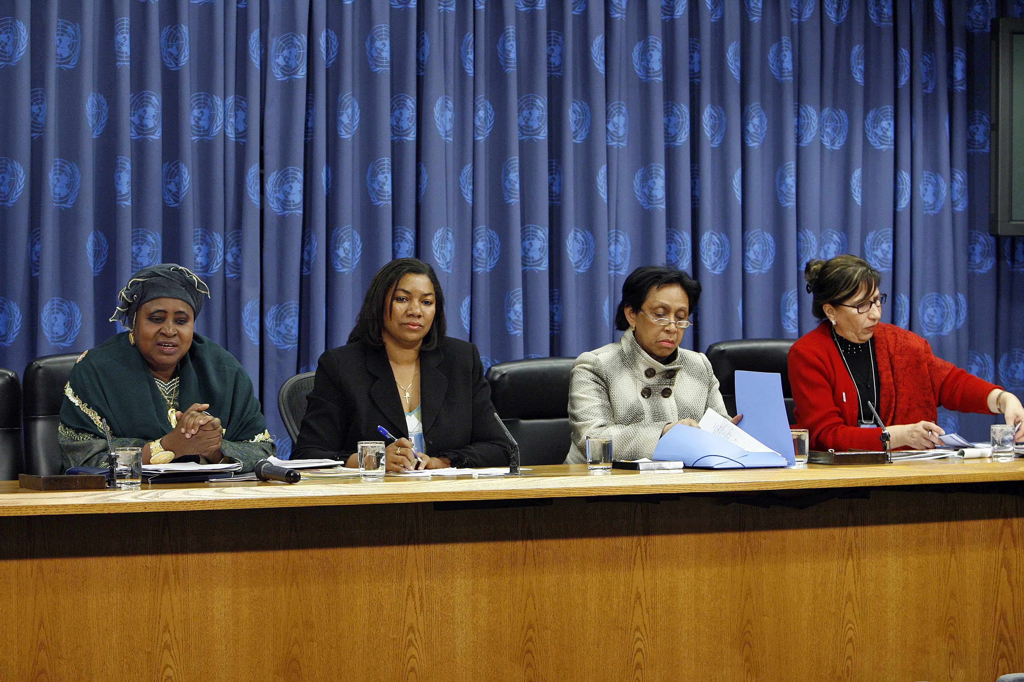 Vice-President of the Gambia, Isatou NjieSaidy (left), addressing a press conference on the need for a gender perspective in dealing with the economic, food and climate change crises in Africa. Others who participated in the press conference were Chief of ECA Information and Communication Section, Myriam Dessables, the Director of Women, Gender and Development at the African Union Commission, LithaMusyimi-Ogana; and Houda Mejri (right) of the African Centre for Gender and Social Development, Economic Commis