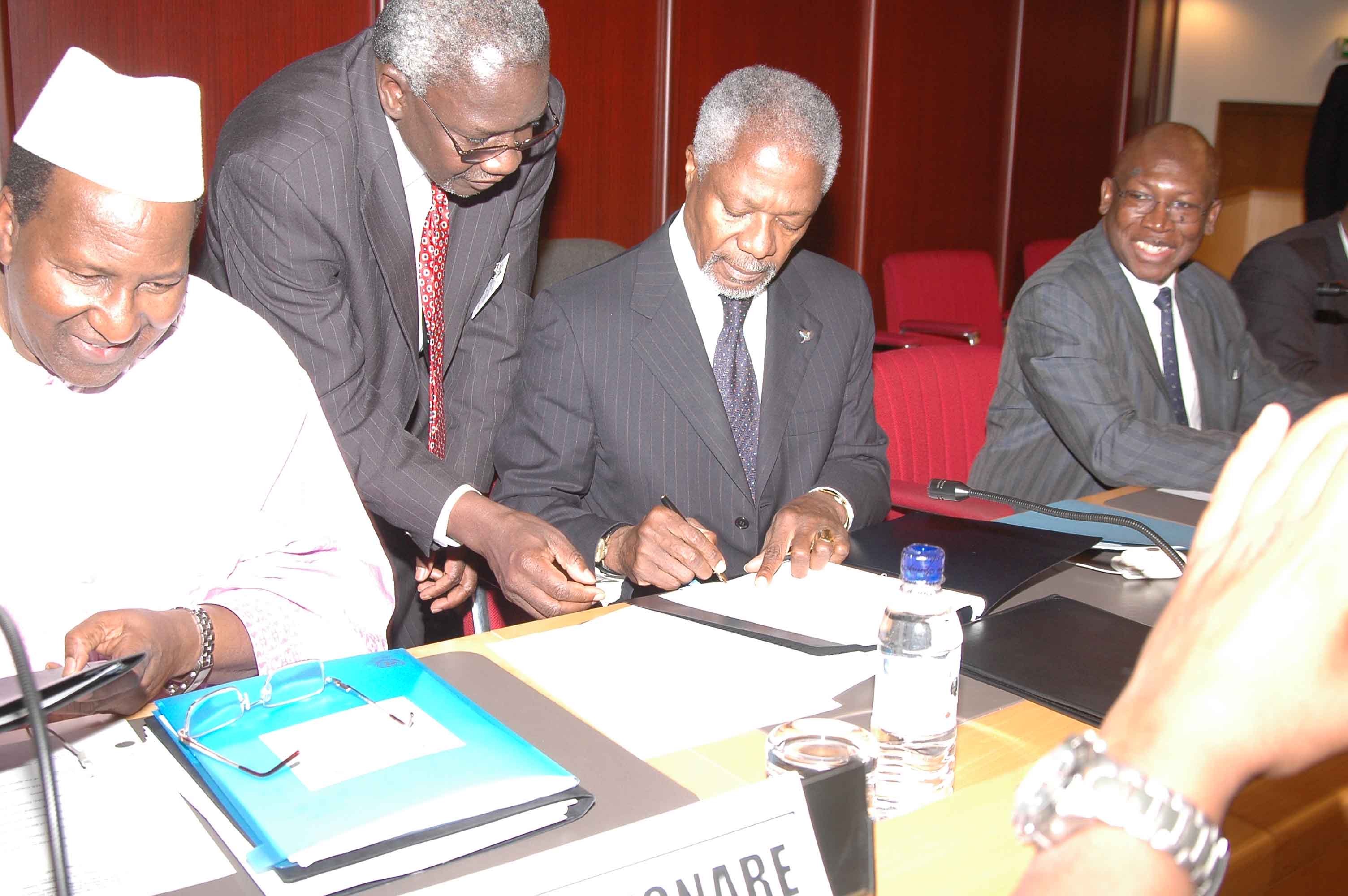 PARTENERSHIPS: The former Chairperson of the African Union Commission, Alpha Konare; Secretary-General, Kofi Annan; and the Under-Secretary-General and the Executive Secretary of ECA, Abdoulie Janneh, signing the Enhancing UN-AU Cooperation Declaration in Addis Ababa, November 2006. Photo © ECA
